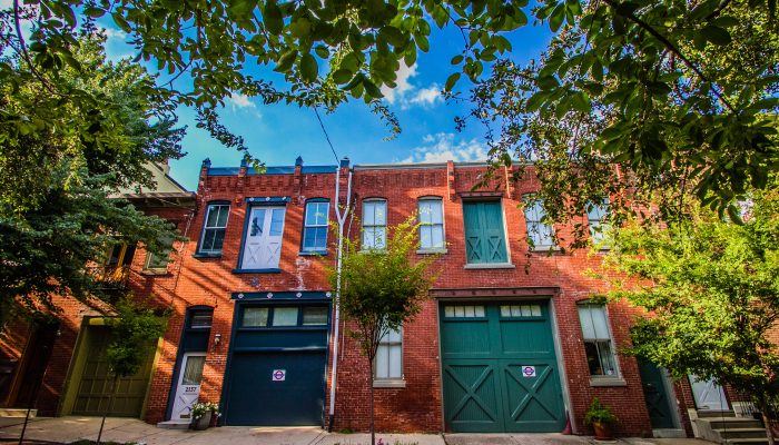 Hình ảnh một tập hợp các ngôi nhà hàng ở Philadelphia.